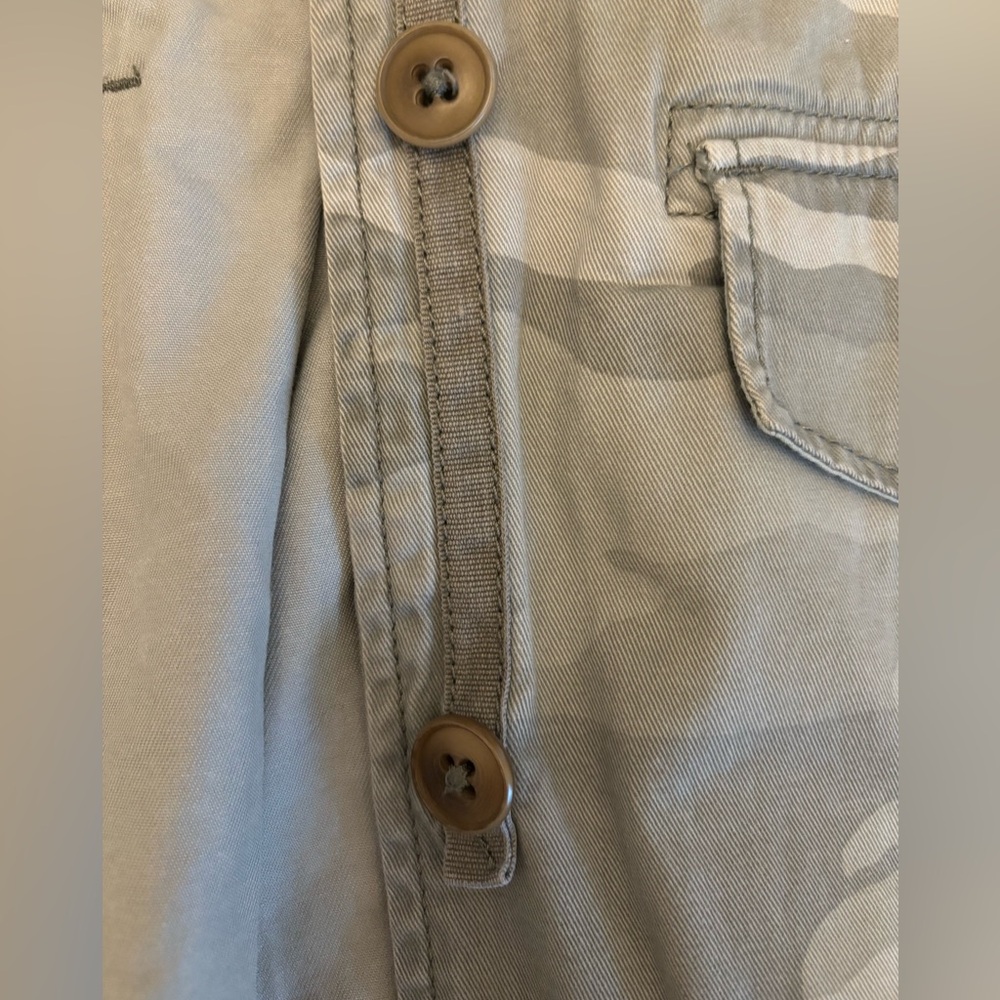 Abercrombie & Fitch Gray Camouflage Lightweight Jacket - Picture 7 of 8
